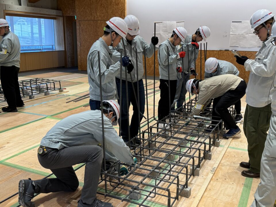 総合建設実習-鉄筋・型枠実習編[土木建設科1年]｜キャンパスニュース｜中央工学校（建築・インテリア・土木・機械設計・3DCADを学べる東京の専門学校）