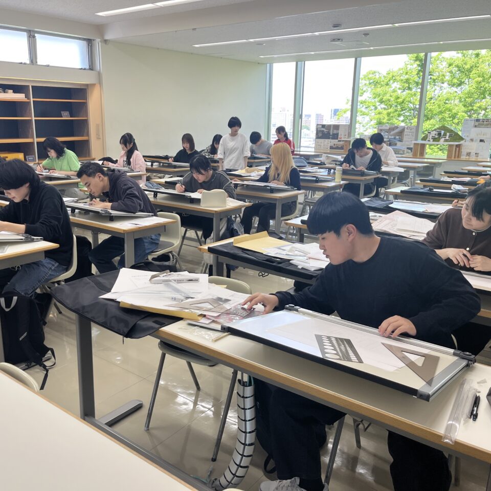 自分の部屋を図面化してみよう　[建築室内設計科１年]｜キャンパスニュース｜中央工学校（建築・インテリア・土木・機械設計・3DCADを学べる東京の専門学校）