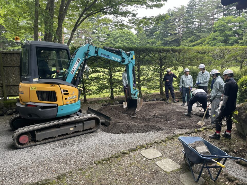 軽井沢研修所を舗装してきました！［土木建設科2年］｜キャンパスニュース｜中央工学校（建築・インテリア・土木・機械設計・3DCADを学べる東京の専門学校）
