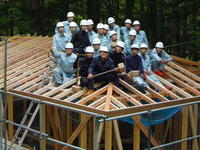 木造建築科における企業との連携授業 木造建方実習 中央工学校