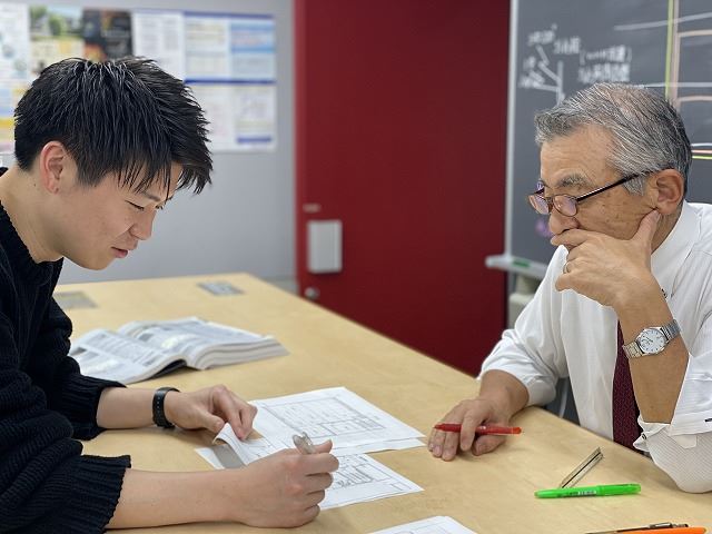 社会人経験のある学生に聞きました 学生インタビュー 中央工学校